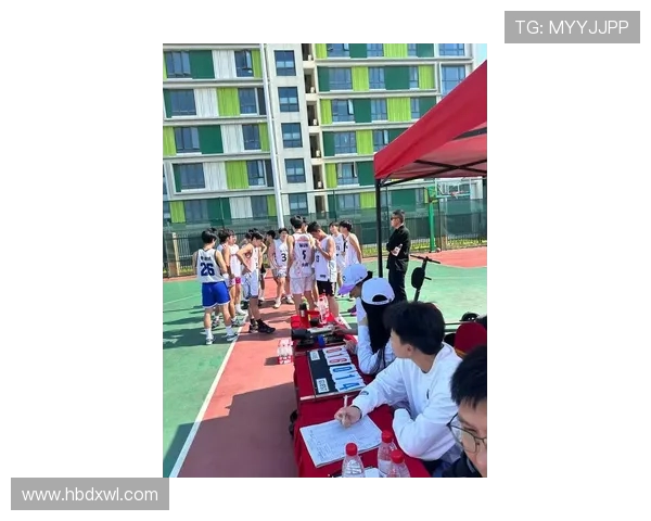 重庆篮球队的默契配合揭秘:团队精神与战术执行的完美结合 重庆篮球队的默契配合揭秘:团队精神与战术执行的完美结合